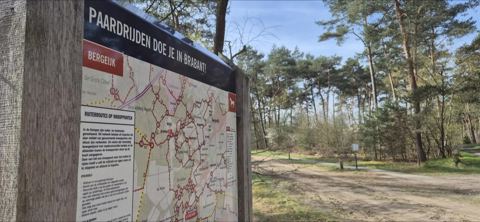 Informatiebord met het knooppuntennetwerk in de Brabantse Kempen